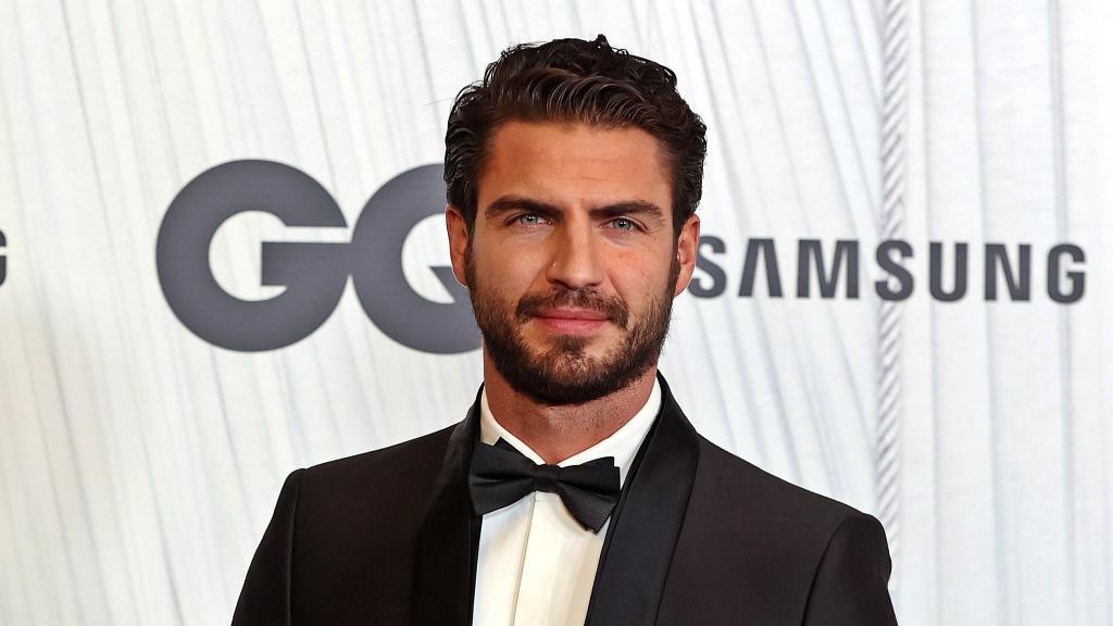 Un taxista, obligado a expulsar al actor Maxi Iglesias de su vehículo en Madrid “No todo vale” Un taxista, obligado a expulsar al actor Maxi Iglesias de su vehículo en Madrid “No todo vale”