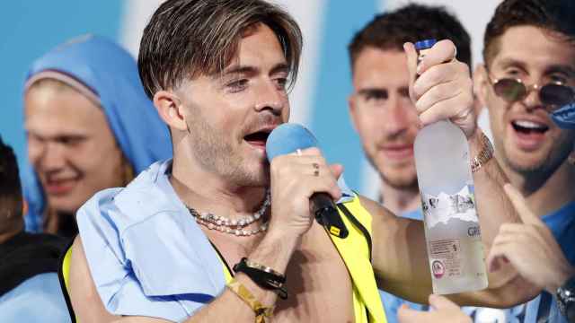 Jack Grealish, con una botella de vodka durante la celebración del Manchester City por la Champions