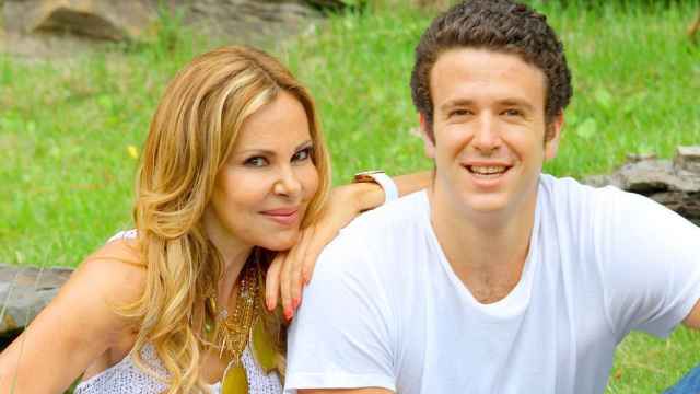 La actriz Ana García Obregón junto a su único hijo, Álex Lequio, en una imagen de sus redes sociales.