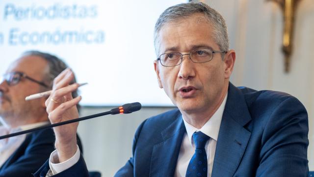 Pablo Hernández de Cos, gobernador del Banco de España, durante su intervención en la ceremonia de clausura del curso de economía organizado por la APIE en la Universidad Menéndez Pelayo.