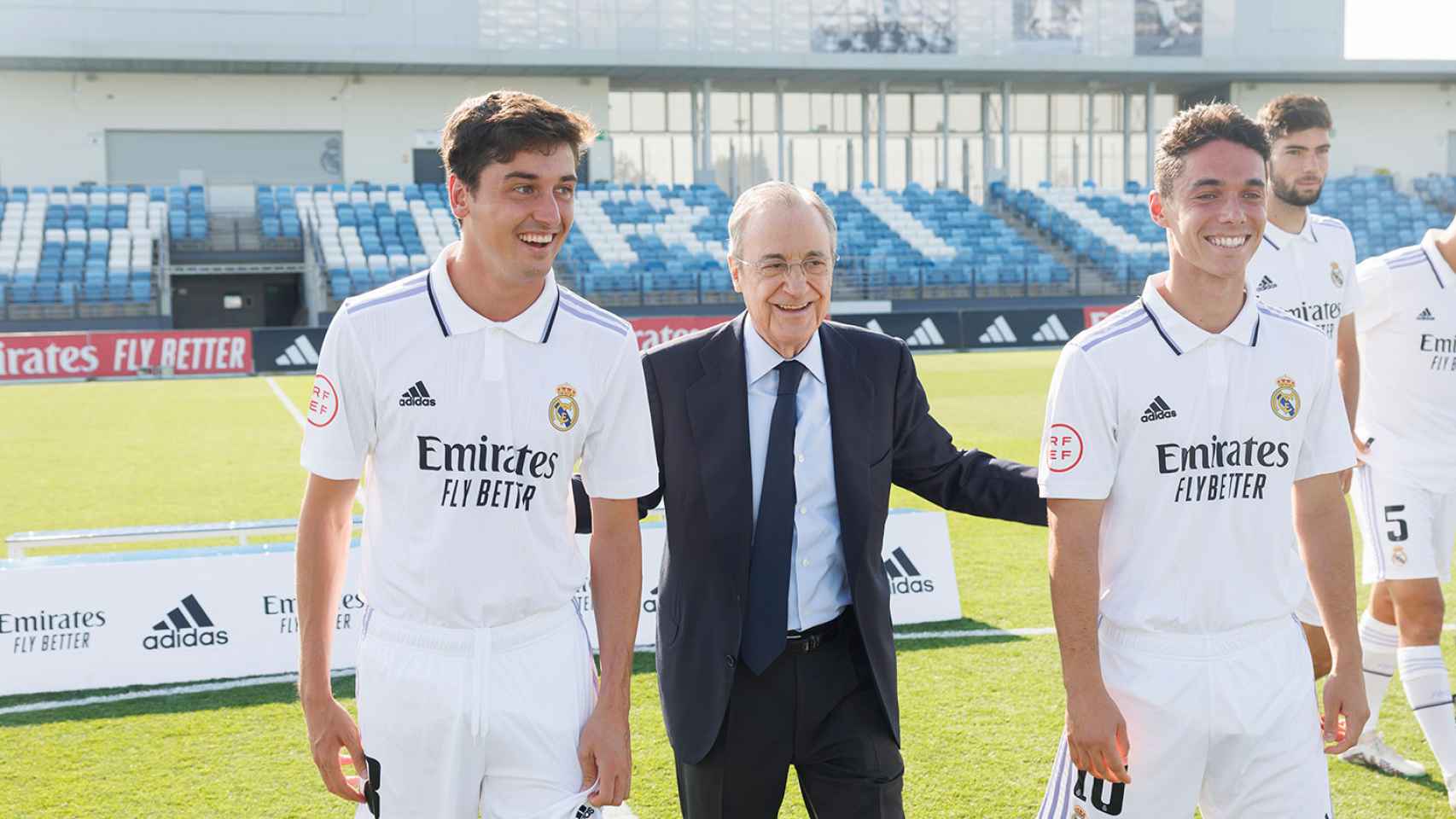 Florentino Pérez junto a Dotor y Sergio Arribas, los capitanes del Castilla