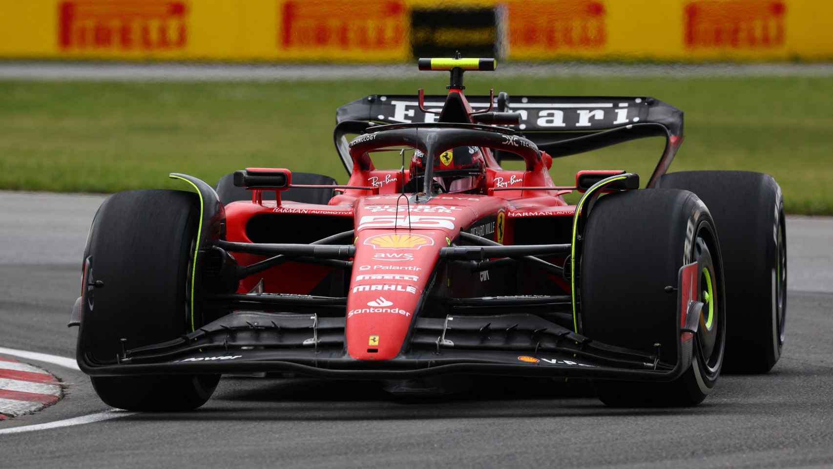 Carlos Sainz, disputando con Ferrari el GP de Canadá.