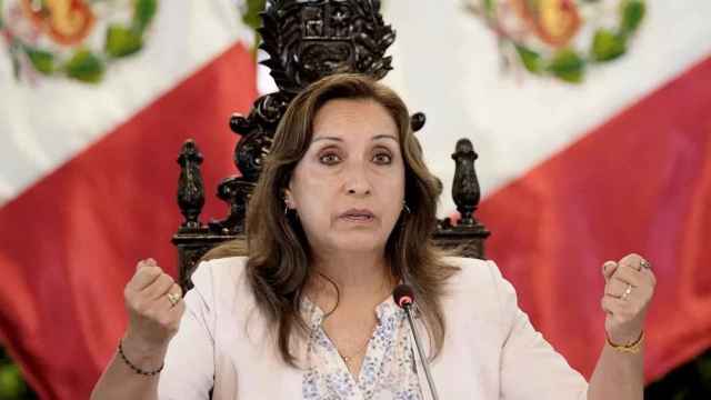 La presidenta de Perú, Dina Boluarte, en una rueda de prensa.