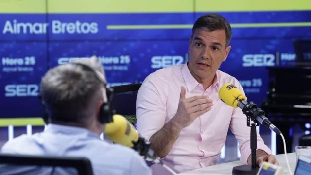 El presidente del Gobierno, Pedro Sánchez, entrevistado por Aimar Bretos en la Cadena SER.