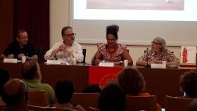 El catedrático Juan Antonio Roche (UA) en la presentación de su última publicación.