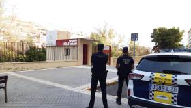 El centro está custodiado por la Policía Local.