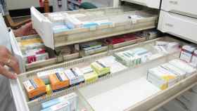 Medicamentos en una farmacia, en imagen de archivo.