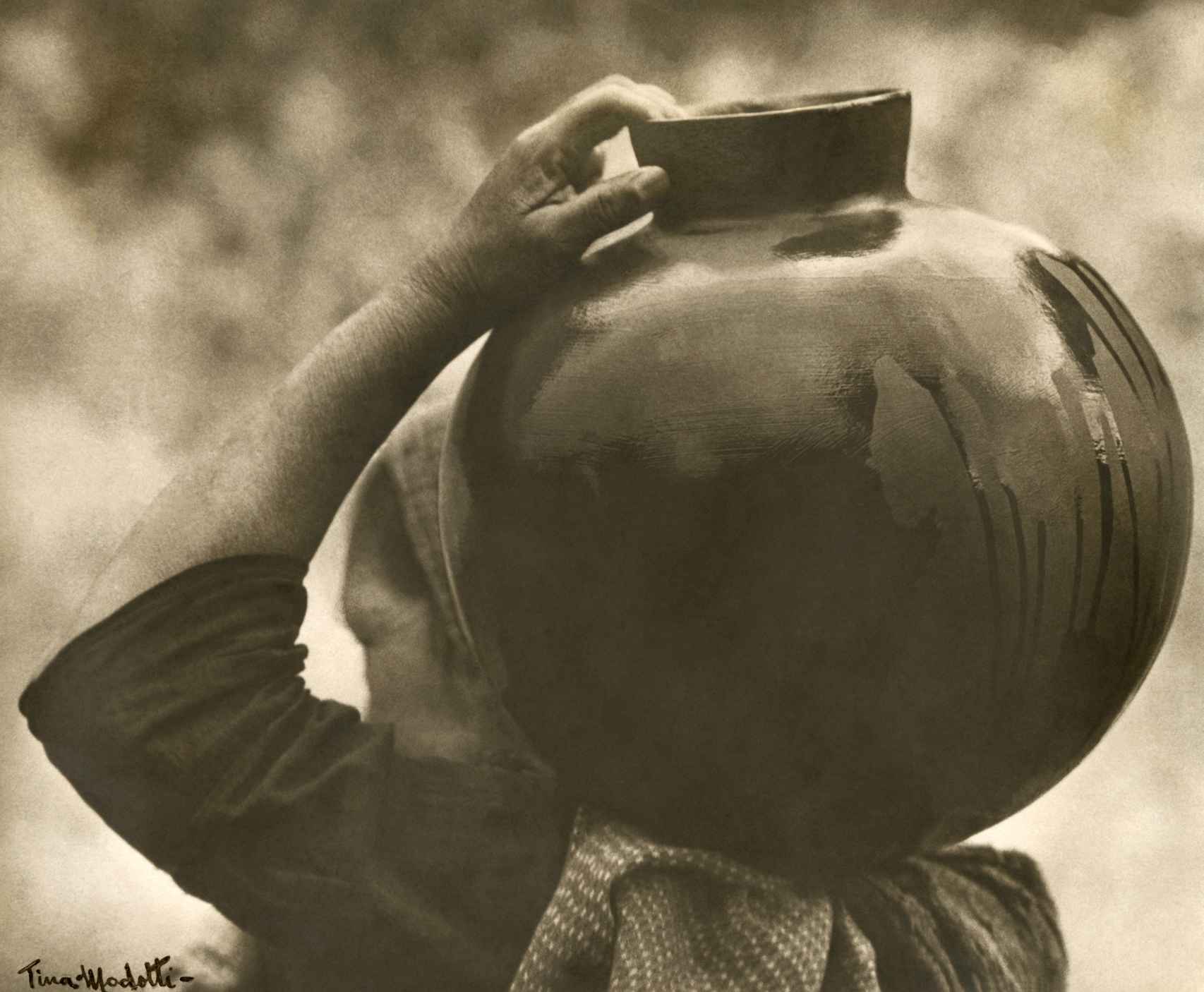 'Campesina zapoteca con cántaro al hombro', 1926. Colección y Archivo de Fundación Televisa, Ciudad de México
