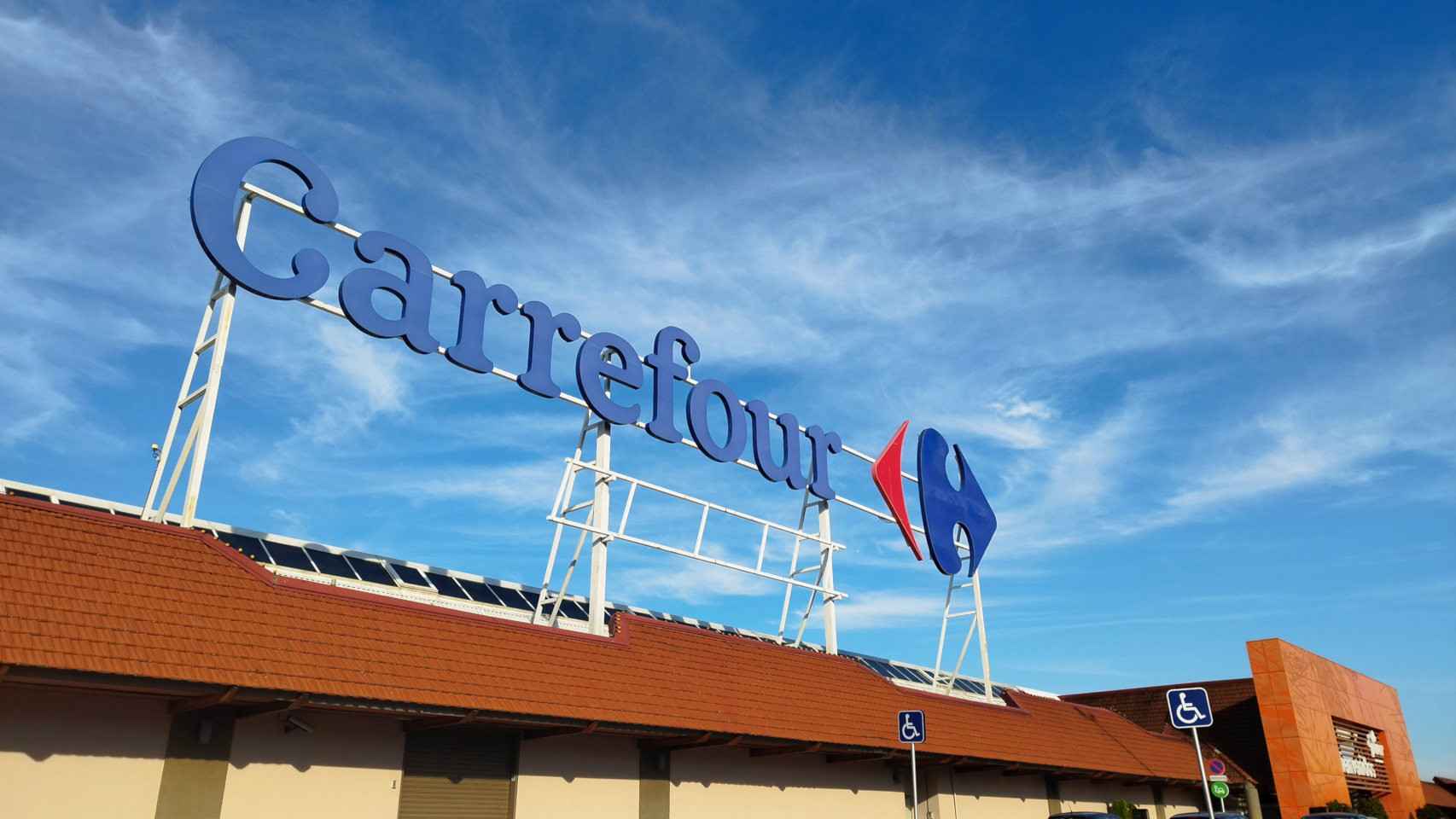 El último bombazo de Carrefour: un aire acondicionado sin instalación por  menos de 25 euros