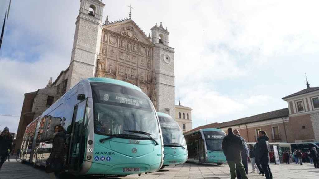 Primera polémica con el efectivo en los buses de Valladolid: si pagas con más de 5 euros te podría tocar recoger el cambio en Auvasa