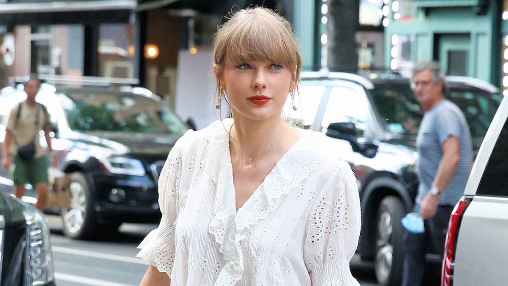 Taylor Swift nos confirma cuál es la prenda definitiva del verano (y ya puedes copiarla)
