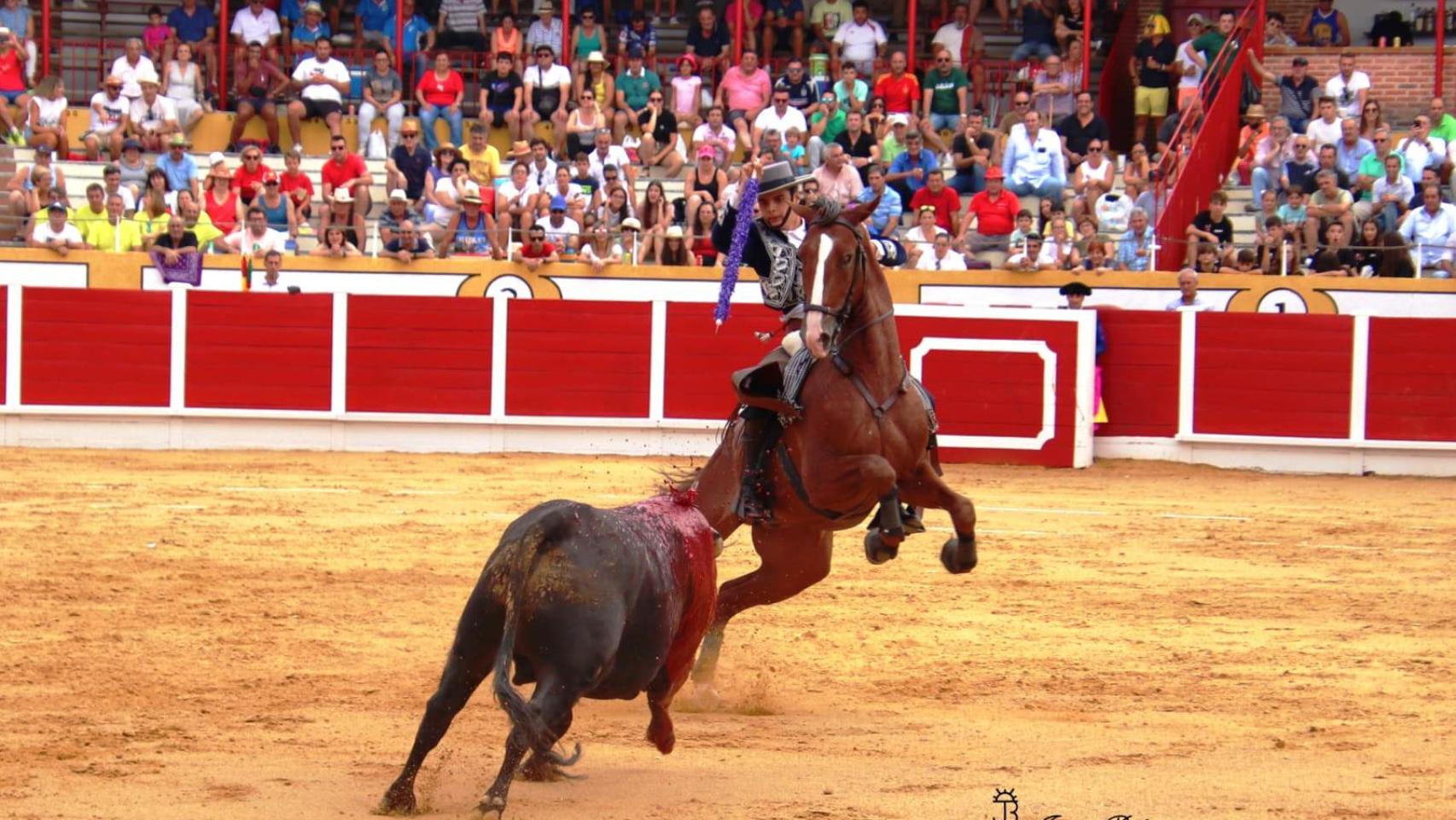 El rejoneador salmantino Sergio Pérez