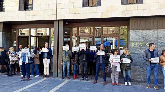 Imagen de una concentración de funcionarios de Justicia en la puerta de los juzgados de Valladolid.