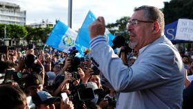 Bernardo Arévalo, al día siguiente de dar la sorpresa en la primera vuelta electoral