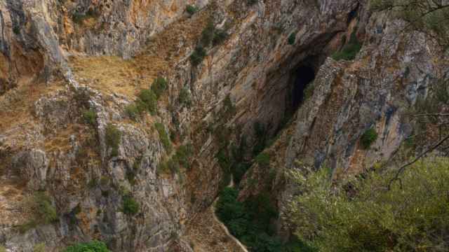 Esta impresionante ruta te llevará hasta una cueva de 50 metros de altura