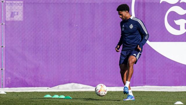 Saidy Yanko en un entrenamiento con el Pucela.