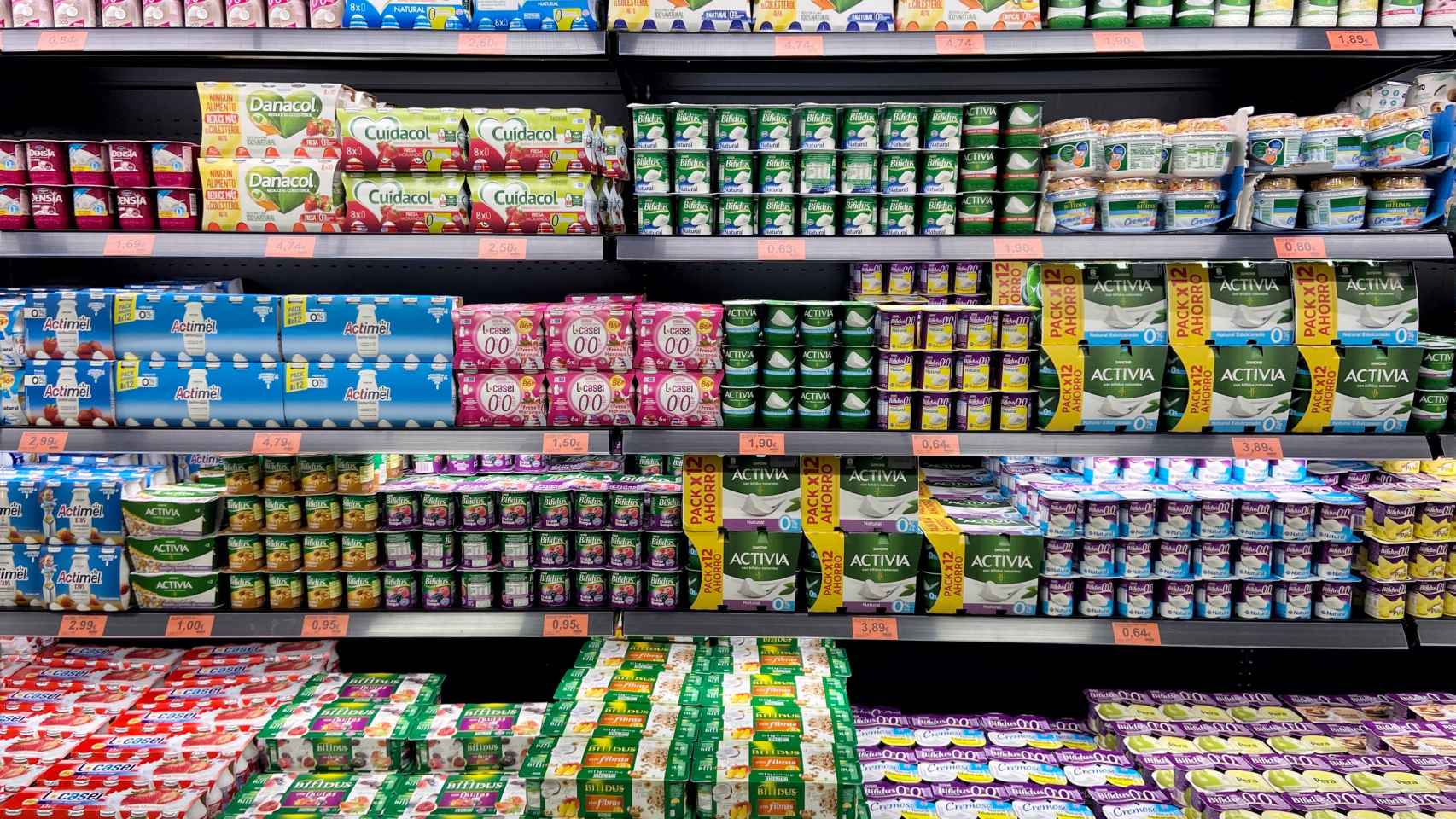 Yogures a la venta en un supermercado Mercadona.