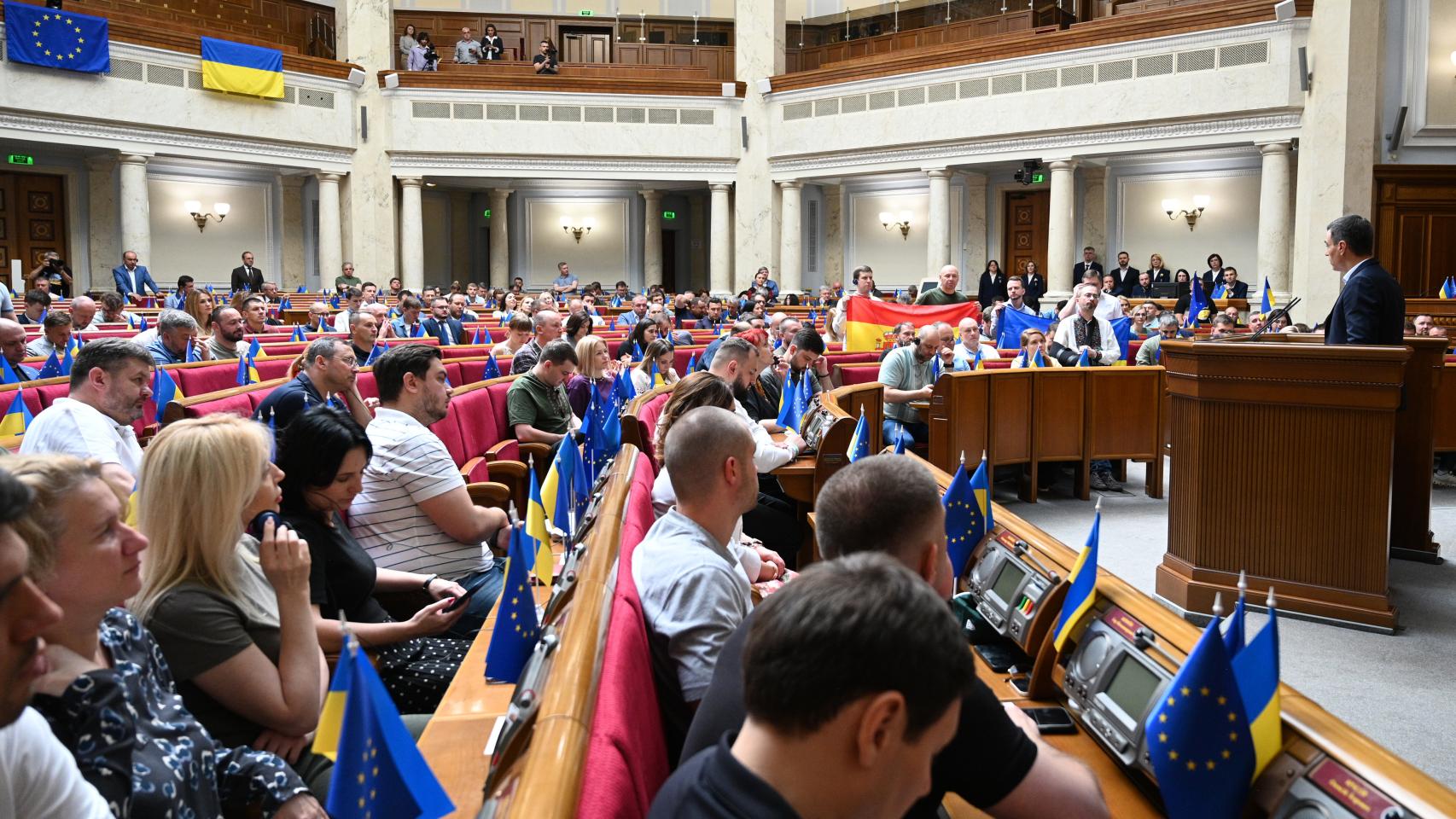 Pedro Sánchez appears before the Supreme Rada during his visit to kyiv