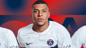 Mbappé, con la camiseta blanca del PSG para la 2023/2024