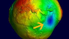 Mapa de la gravedad terrestre, con las regiones más bajas (azul) y las más altas (rojo).