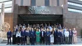 Fotografía de bienvenida a los estudiantes de prácticas en Eurocaja Rural