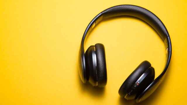 ¡Chollazo en PcComponentes!: Estos auriculares inalámbricos ahora con un 29% de descuento