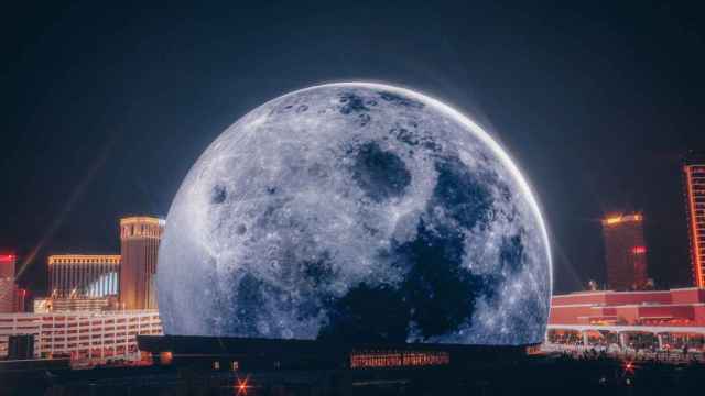 Foto de The Sphere formando una luna.