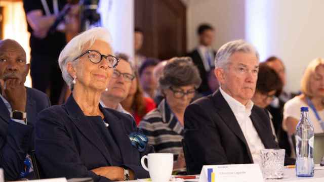 El presidente de la Fed, Jerome Powell, y la presidenta del BCE, Christine Lagarde, durante la celebración del Foro de Sintra que organiza la institución europea.