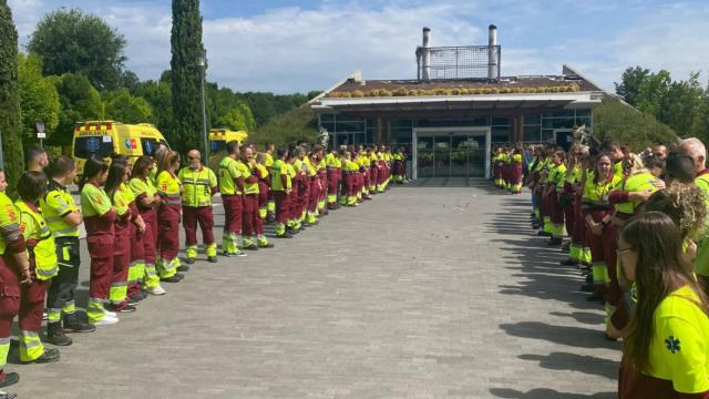 Sanitarios rinden homenaje a Melanie, la técnico de emergencias fallecida tras un accidente de tráfico.