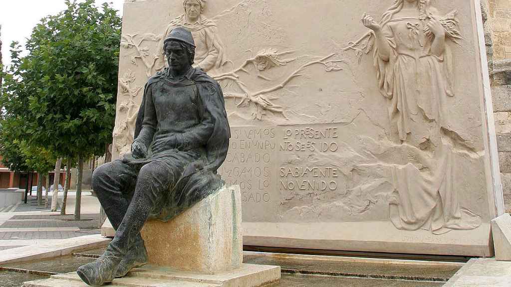 Inauguración de la estatua de Jorge Manrique, realizada por Julio López y que se ubica en la plaza de la iglesia de Santa Eulalia de Paredes