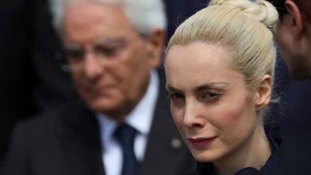 Marta Fascina, la última pareja de Silvio Berlusconi, el día de su funeral.
