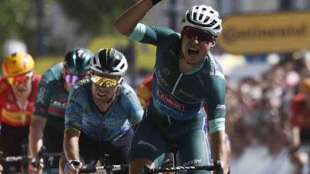 Jasper Philipsen celebra su tercera victoria en el Tour de Francia 2023.