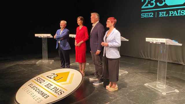 Foto previa al debate entre Flores (Vox), Morant (PSOE), González Pons (PP) y Micó (Sumar). EE