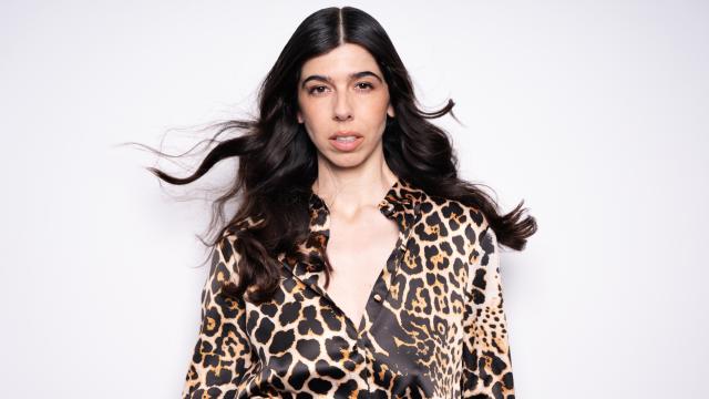 La actriz Julia de Castro estrena ‘Poquita fe’ en Movistar+: “El cuñadismo no es sólo masculino, ojo con las cuñadas”.