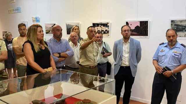 Visita a la exposición fotográfica 'El REI 11 con casco azul en Bosnia'