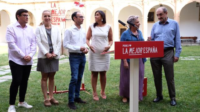 La secretaria de Organización del PSOECyL, Ana Sánchez, presenta la campaña electoral del PSOE en Castilla y León junto al cabeza de lista del PSOE al Congreso por Salamanca y secretario general del PSOE de Salamanca, David Serrada