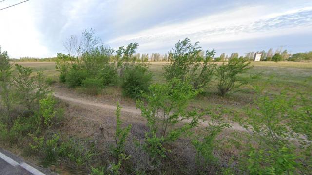 Al fondo, la acequia donde se ha encontrado el cadáver del hombre