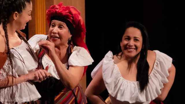 Julia Correa, Cristina Cobaleda y Carolina Díaz en 'Hijas de la comedia'. Foto: Yors Tejerina