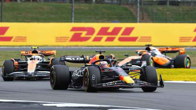 Verstappen adelanta a Lando Norris en el Gran Premio de Gran Bretaña.