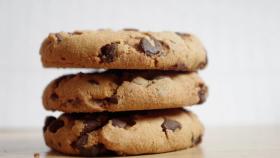 Unas galletas sin gluten con pepitas de chocolate.