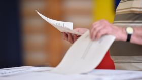 ¿Sabes a qué partidos políticos beneficia el voto en blanco en las elecciones generales de España 2023?