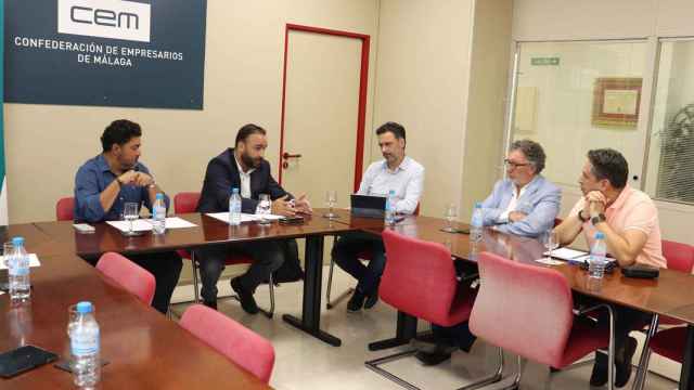 El candidato del PP por Málaga al Congreso de los Diputados Mario Cortés, ha mantenido una reunión con la asociación Málaga Digital, encabezada por su presidente, Ricardo Nandwani.