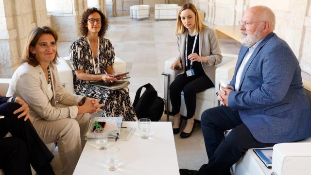 Imagen de la reunión de Timmermans con Ribera en el Museo Patio Herreriano