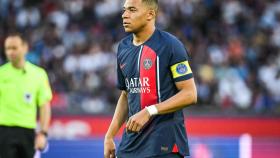 Kylian Mbappé, con el brazalete de capitán del PSG