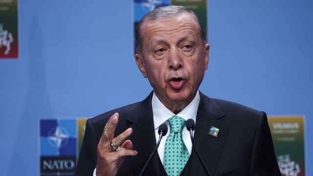 El presidente turco, Recep Tayyip Erdogan, en una rueda de prensa durante la cumbre de la OTAN, este miércoles.