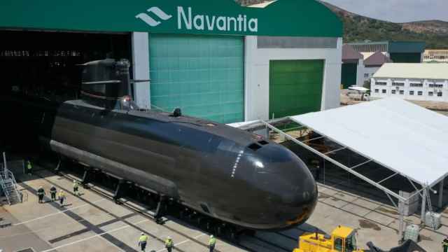 S-81 saliendo de los talleres de Navantia en Cartagena