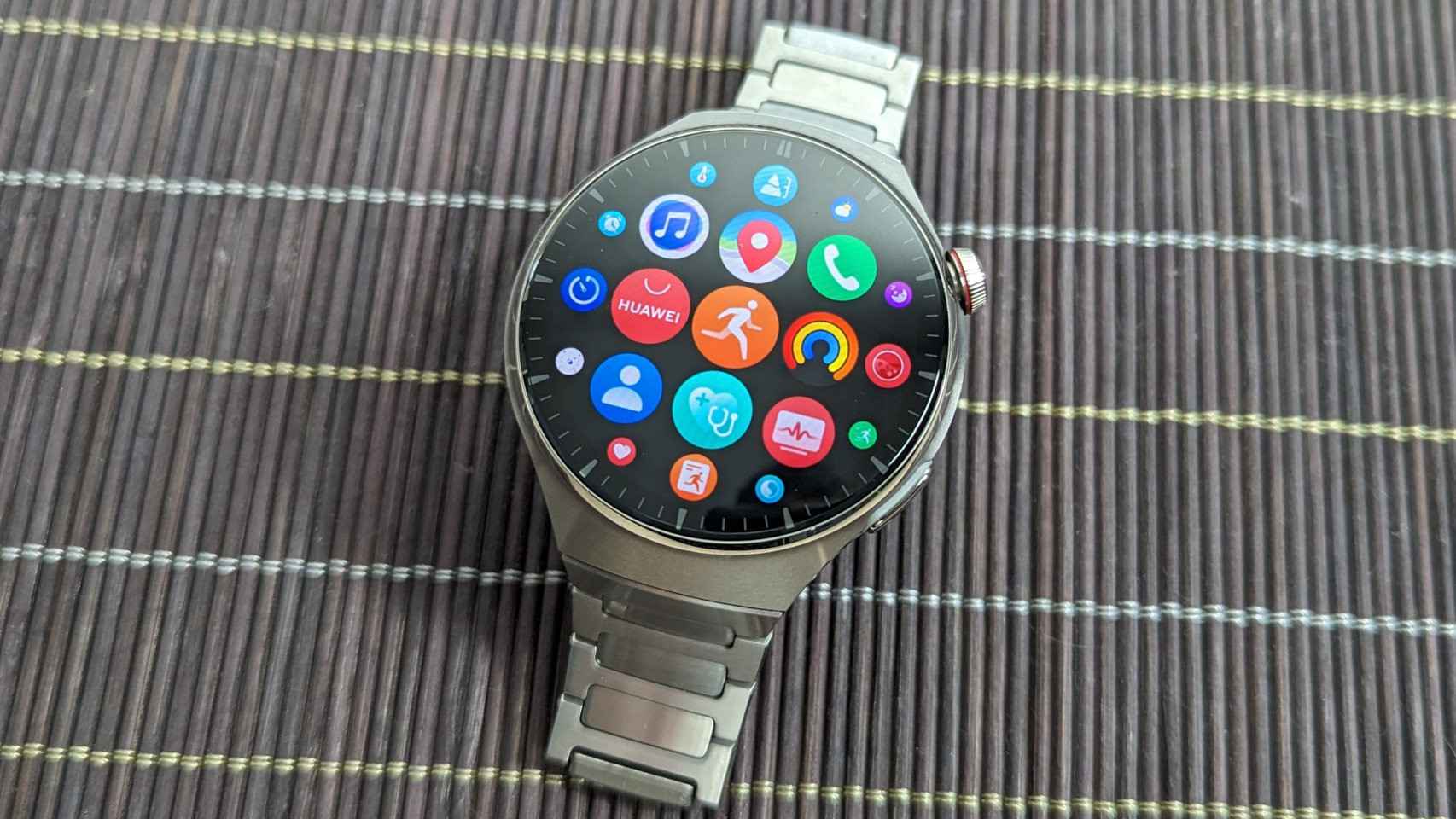 El Watch 4 Pro usa el sistema operativo de Huawei, HarmonyOS