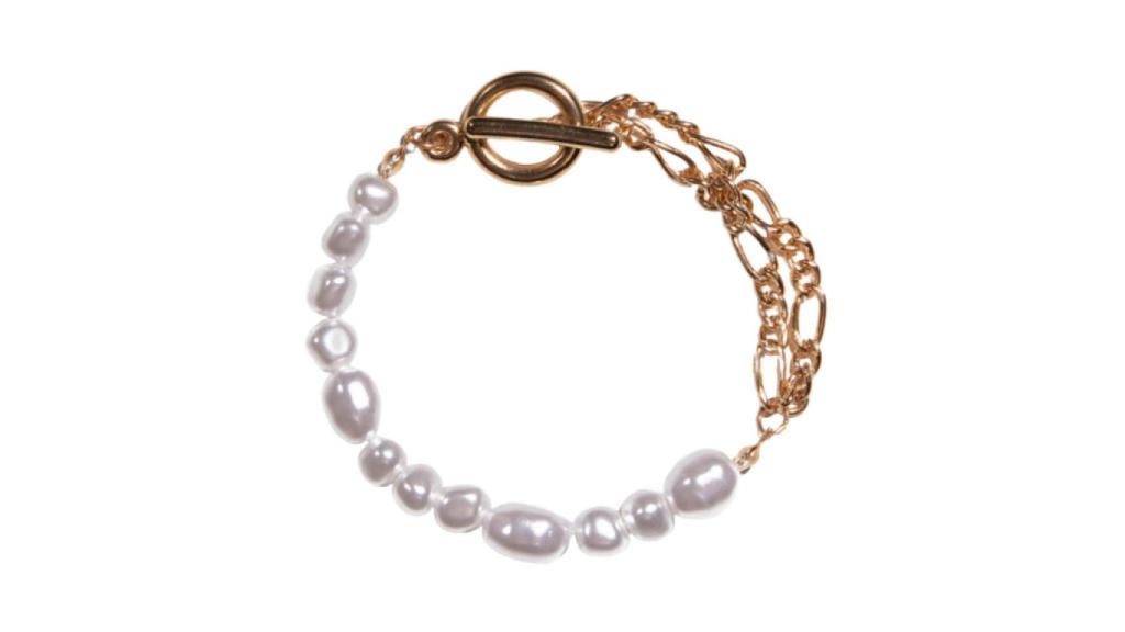 Cómo llevar accesorios con perlas en la playa y brillar más que el sol