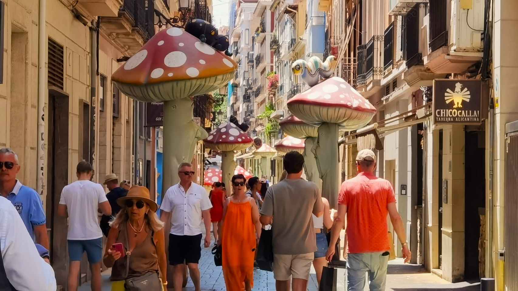 La mejor calle de Alicante para irse de pinchos y tapas