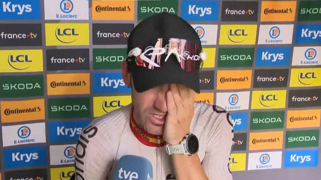 Ion Izagirre, emocionado tras su victoria en el Tour de Francia.